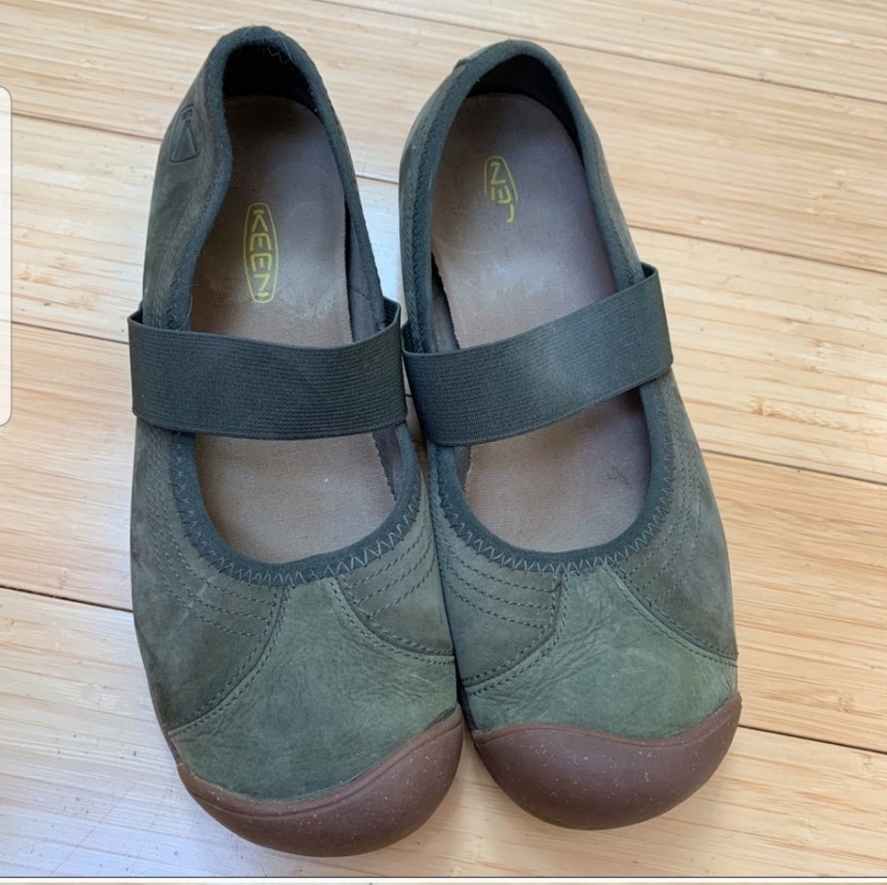 Keen Sienna Mary Jane flats, size 9